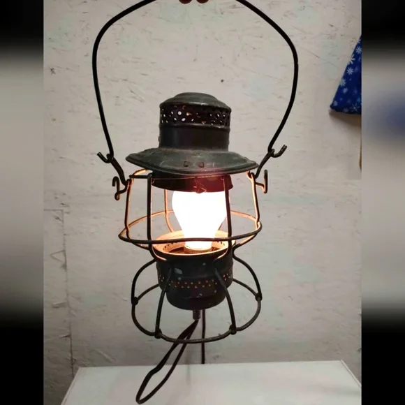 Antique CNR Railroad Lantern - Picture 3 of 3
